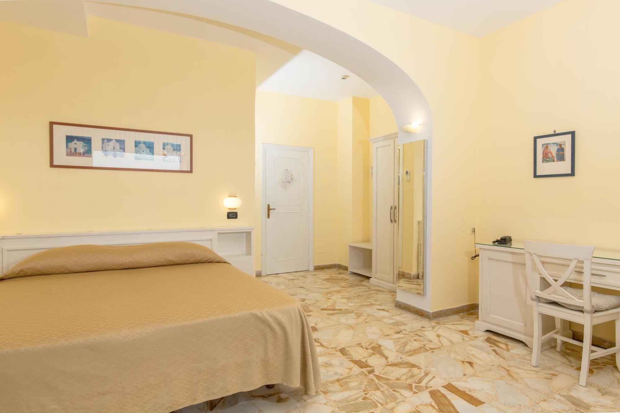 Hotel Ape Regina Casamicciola Terme ภายนอก รูปภาพ